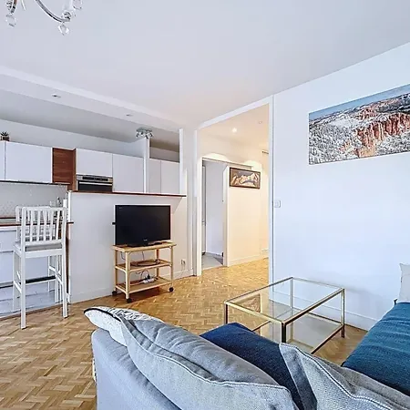 Apartment Bright Family Near Nation