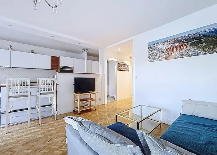 Apartment Bright Family Near Nation